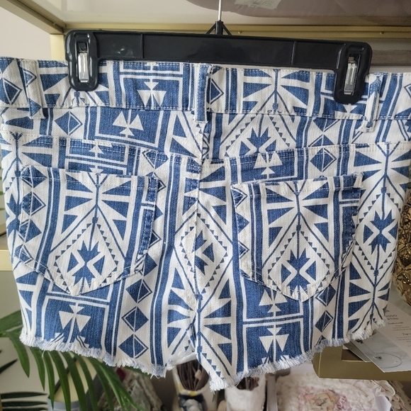 Forever 21 Blue and White Tribal Print Mini Denim Jean Shorts - US Size 29 - Picture 4 of 4